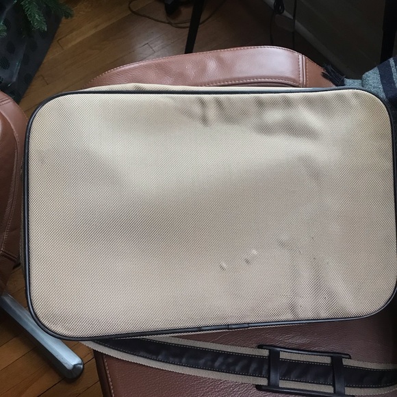 SOLD • London Fog Shoulder Bag - Picture 2 of 3